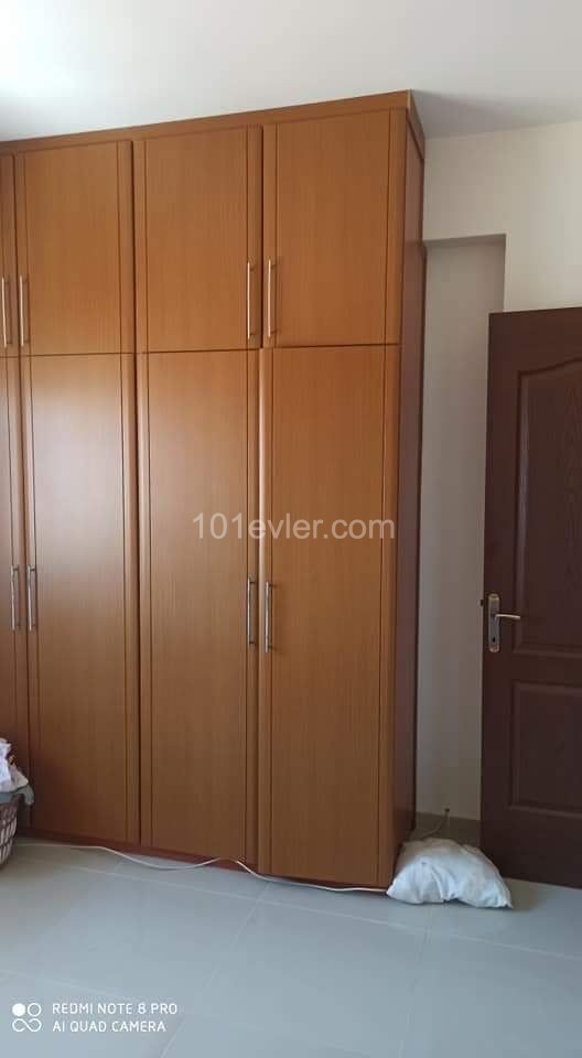 MAĞUSA YENİBOĞAZİÇİNDE KİRALIK FULL EŞYALI  3+1  DAİRE  AİLE APARTMAN