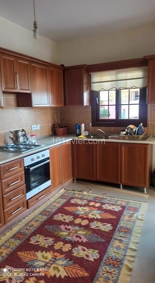 MAĞUSA YENİBOĞAZİÇİNDE KİRALIK FULL EŞYALI  3+1  DAİRE  AİLE APARTMAN