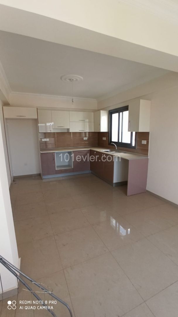 MAĞUSA MERKEZDE SATILIK 1+1 PENTHOUSE DAİRE 