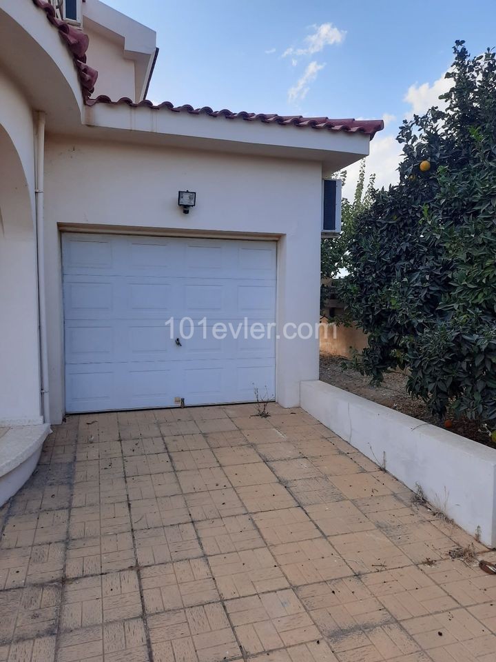 3 BEDROOM VILLA WITH A LARGE GARDEN WITH A POOL IN THE PIER GARDENS ** 