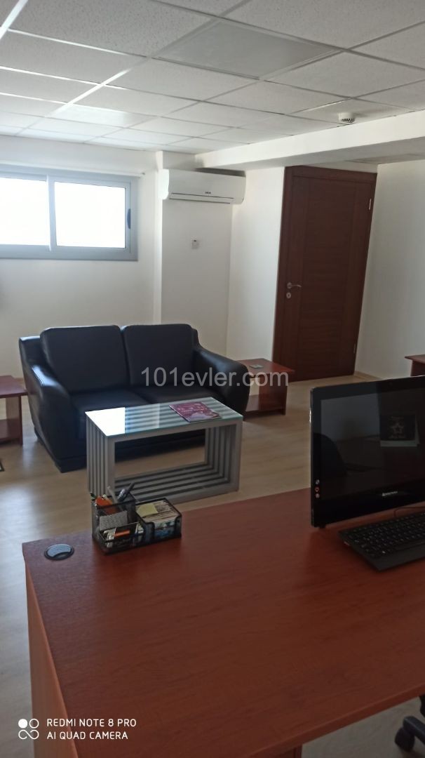 BÜRO/ARBEITSPLATZ AUF DER STRAßE IN FAMAGUSTA CITY MERKZIN ** 