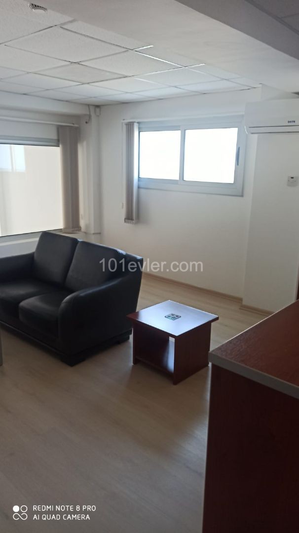 BÜRO/ARBEITSPLATZ AUF DER STRAßE IN FAMAGUSTA CITY MERKZIN ** 