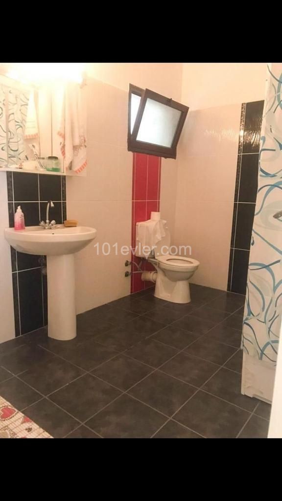 MAĞUSA GÜLSEREN BÖLGESİ ÖĞRENCİ APARTMANI 3+1 DAİRE 