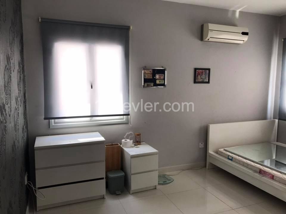 MAĞUSA ŞEHİR MERKEZİNDE FULL EŞYA 3+1 LÜX DAİRE