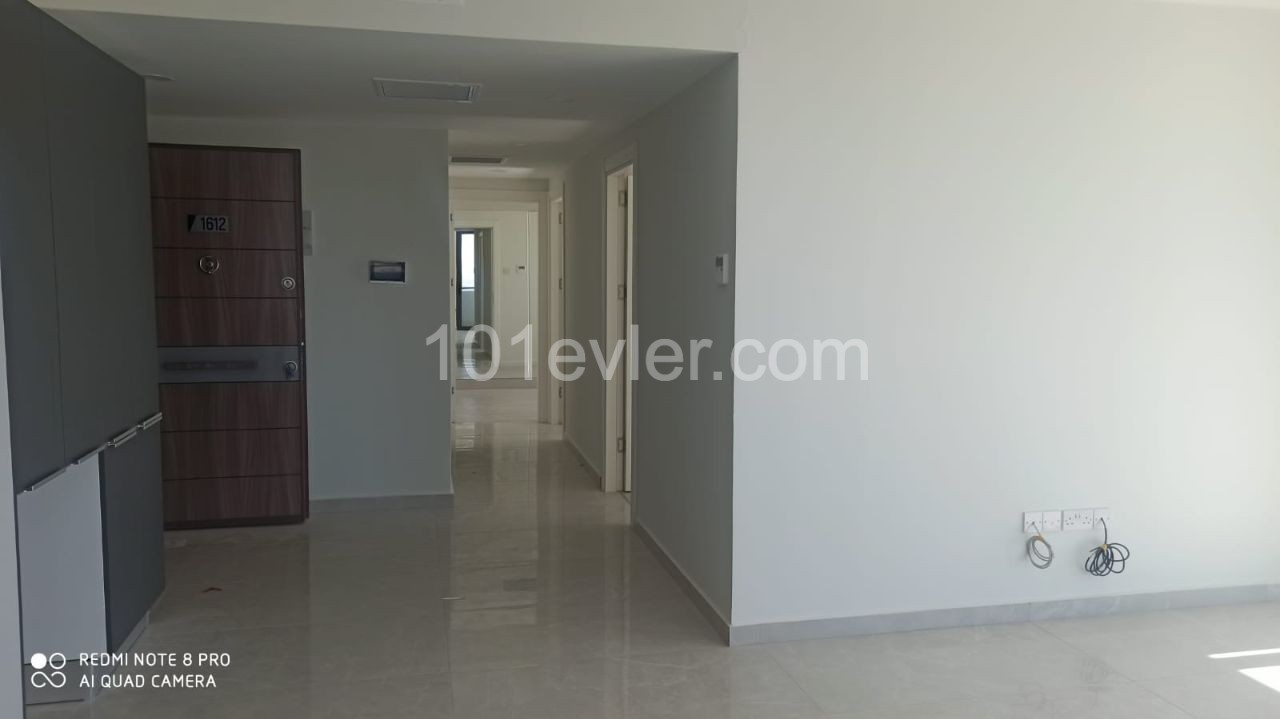 MAĞUSA  ŞEHİR MERKEZİNDE DENİZ MANZARALI  3+1 SIFIR DAİRE