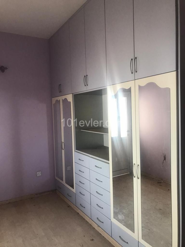 MAĞUSA KARAKOL BÖLGESİNDE TÜRK KOCANLI 3+1GENİŞ DAİRE 