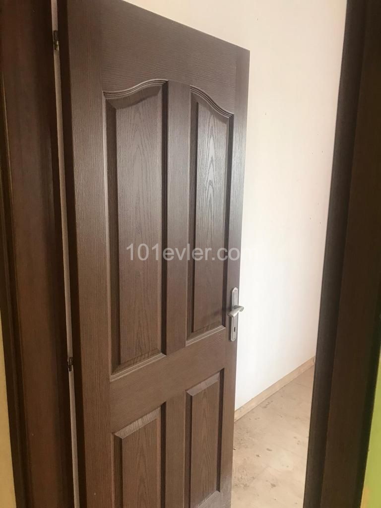 MAĞUSA KARAKOL BÖLGESİNDE TÜRK KOCANLI 3+1GENİŞ DAİRE 