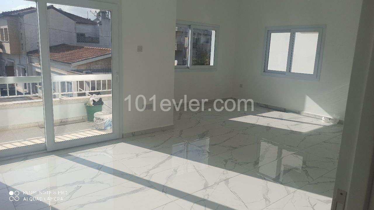 MAĞUSA KALE İCİNDE OFİS /KLİNİK OLMAYA MÜSAİT DAİRE 