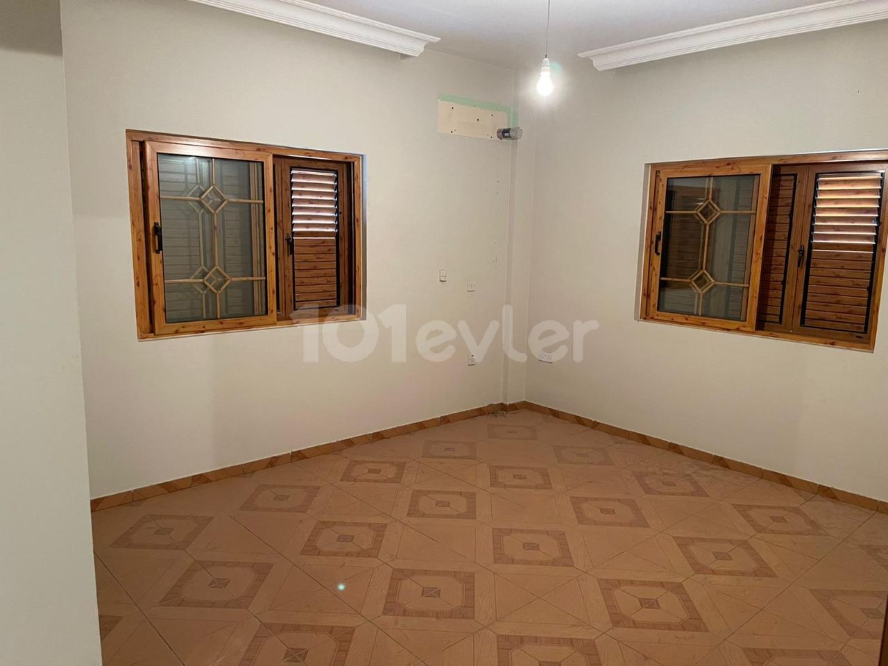 A DETACHED HOUSE WITH A GARDEN ON 1 ACRE OF LAND IN THE VILLAGE OF FAMAGUSTA MUTLUYAKA ** 