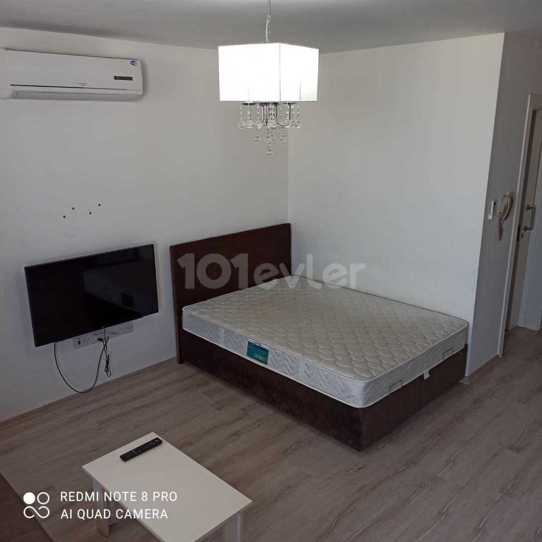 VOLL MÖBLIERTE STUDIO-WOHNUNG IM ZENTRUM VON FAMAGUSTA, NUR WENIGE GEHMINUTEN VON DER EMU ** 