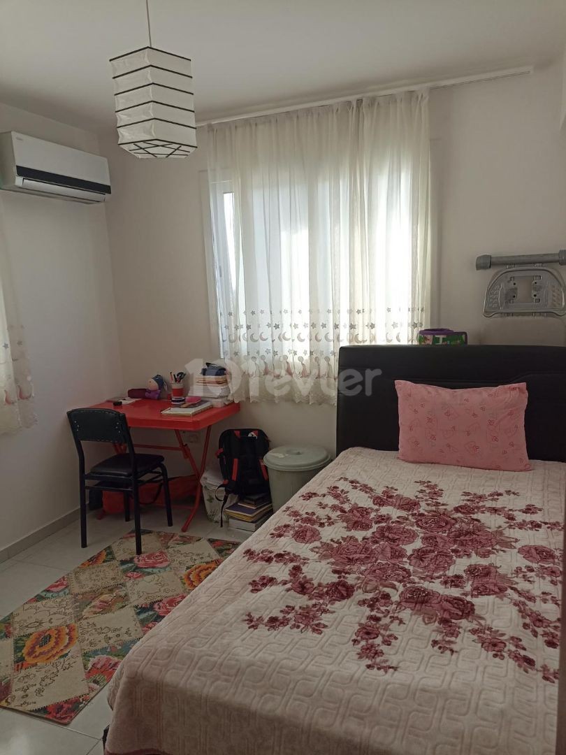 FAMAGUSTA EMU SOWIE TÜRKISCHE KOKANLI 2 + 1 WOHNUNG ** 