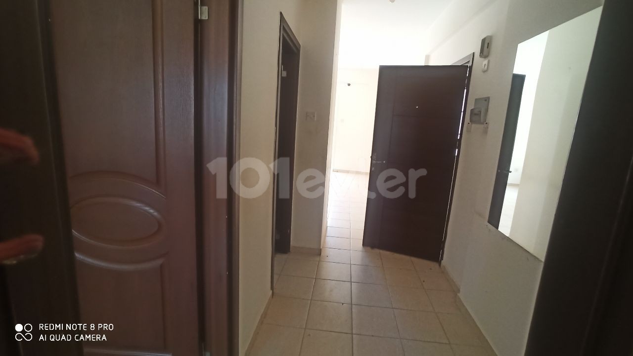 MAĞUSA ÇANAKKALE BÖLGESİ  ZEMİN ÜZERİ 2+1 DAİRE 