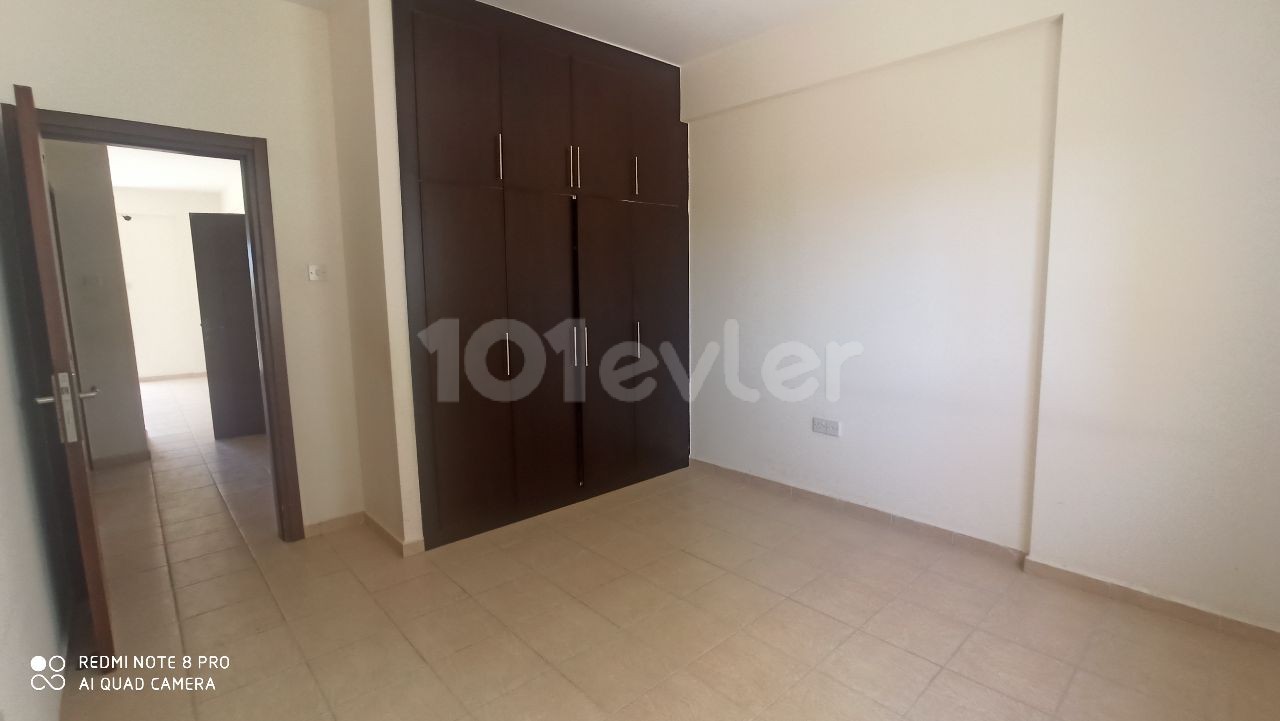 MAĞUSA ÇANAKKALE BÖLGESİ  ZEMİN ÜZERİ 2+1 DAİRE 