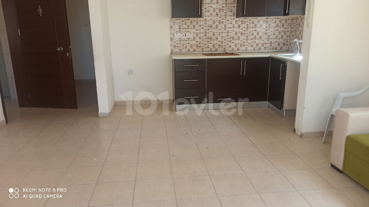 MAĞUSA ÇANAKKALE BÖLGESİ  ZEMİN ÜZERİ 2+1 DAİRE 