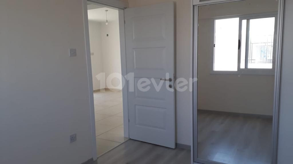 İSKELE MERKEZDE BEYAZ EŞYALI SATILIK 2+1 DAİRE 