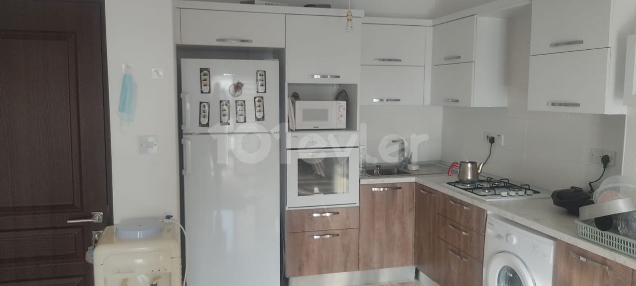 İSKELE MERKEZDE BEYAZ EŞYALI SATILIK 2+1 DAİRE 