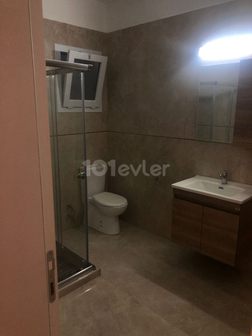 MAGUSA GÜLSEREN BÖLGESİ AİLE APARTMANINDA  3+1 KİRALIK DAİRE 