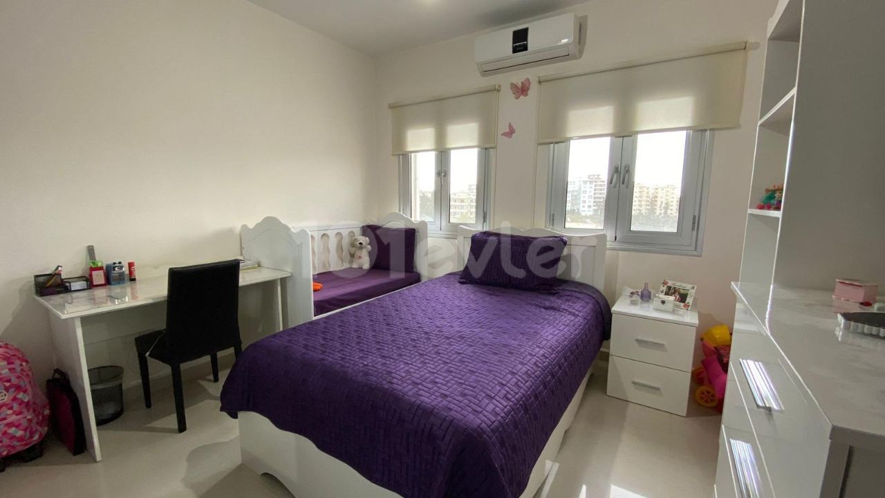 MAĞUSA MERKEZDE ALASYA PARK SİTESİNDE  SATILIK 3+1 DAİRE  DAÜ YÜRÜME MESAFESİNDE