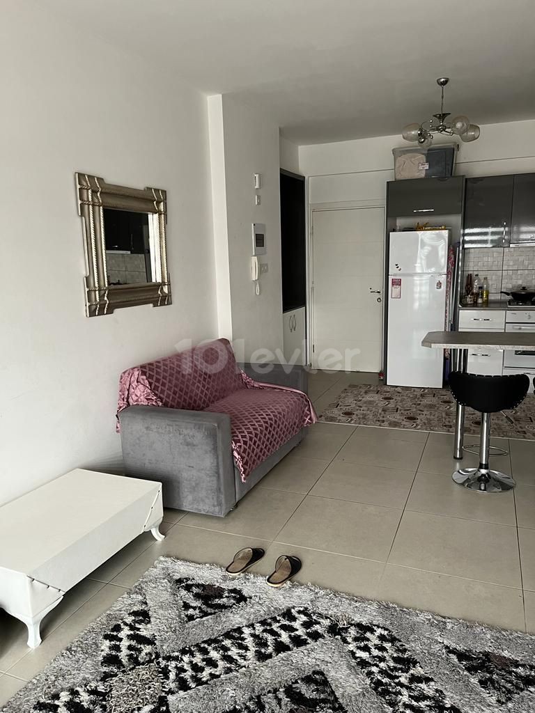 MAĞUSA MERKEZDE EŞYALI KİRALIK 2+1 DAİRE 6AY 6AY ÖDEME KABUL EDİLİR