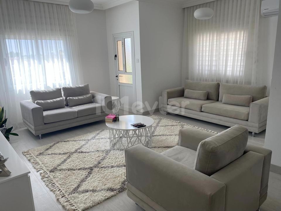 SPACIOUS 3 BEDROOM APARTMENT FOR SALE IN THE CENTER OF CUSA