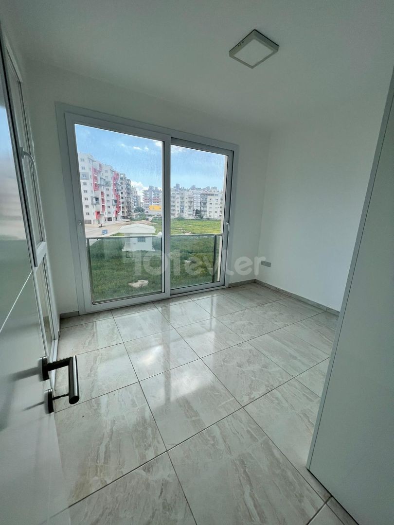 MAĞUSA MERKEZDE TESLİME HAZIR SIFIR  2+1 DAİRE 