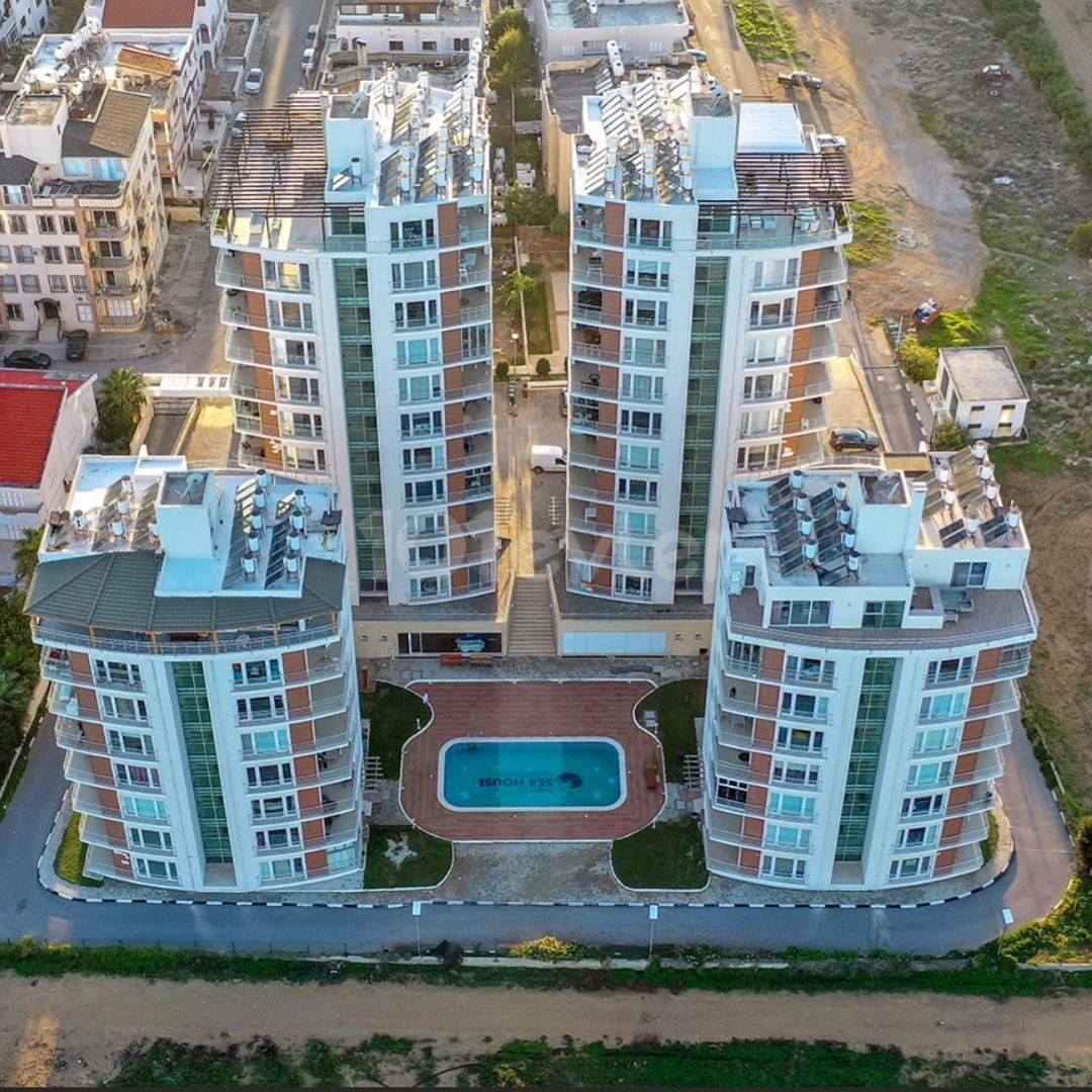 3+1 APARTMENT FOR SALE IN A SEA-FRONT COMPLEX