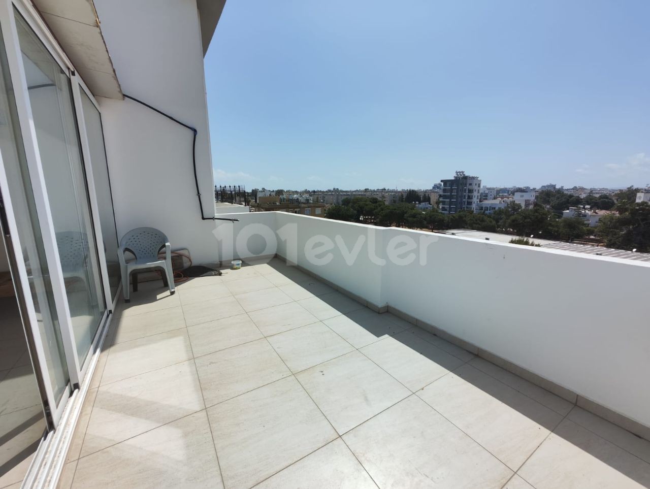 FURNISHED 2+1 PENTHOUSE FLAT IN THE CENTER OF FAMAGUSTA, NEAR ZERO