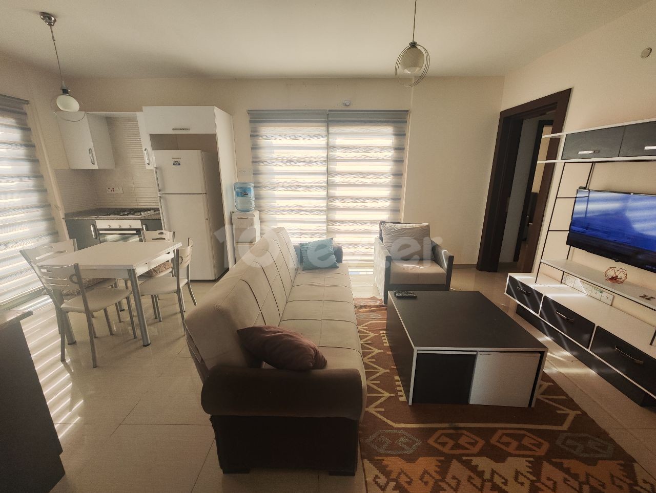 2+1 PENTHOUSE-WOHNUNG ZU VERMIETEN IM ZENTRUM VON FAMAGUSTA, IN FÜHRLICHER ENTFERNUNG ZUR EMU