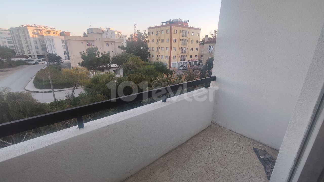 3+1 FLAT FOR RENT IN FAMAGUSTA GÜLSEREN REGION WALKING DISTANCE TO EMU