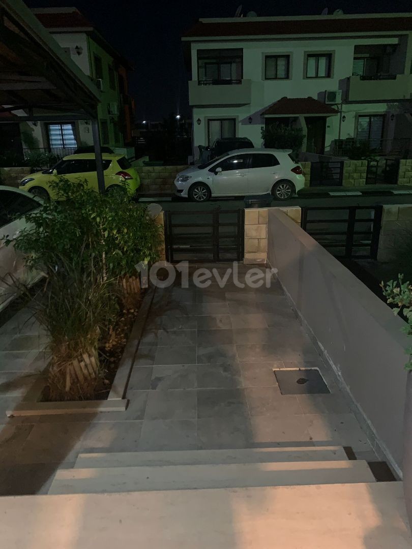 DUPLEX-VILLA ZU VERMIETEN IN YENİBOĞAZİ