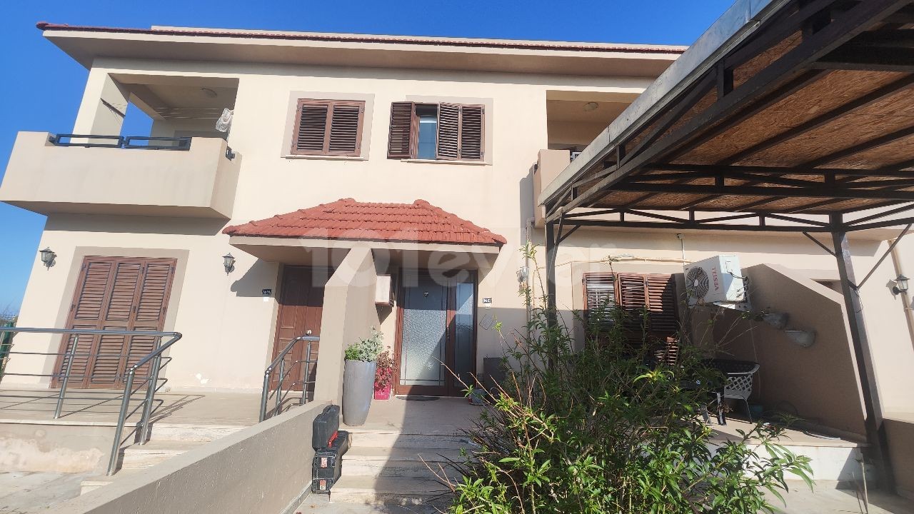 DUPLEX-VILLA ZU VERMIETEN IN YENİBOĞAZİ