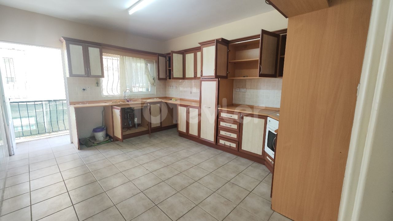 UNFURNISHED 3+1 FLAT FOR RENT IN FAMAGUSTA CENTER NEAR ONDER SHOPPING MALL