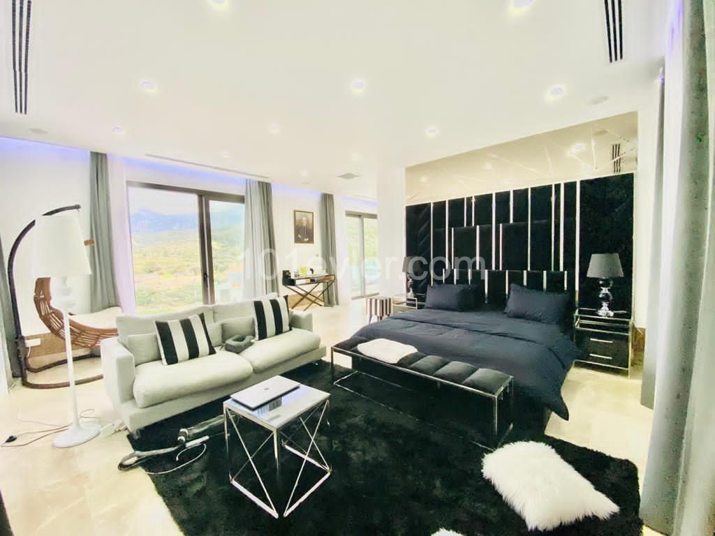 4 bedroom luxury villa for sale in Edremit