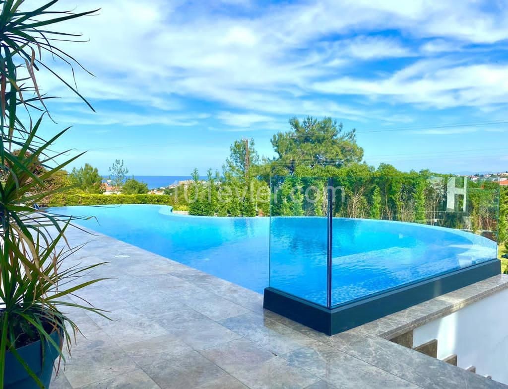 4 bedroom luxury villa for sale in Edremit