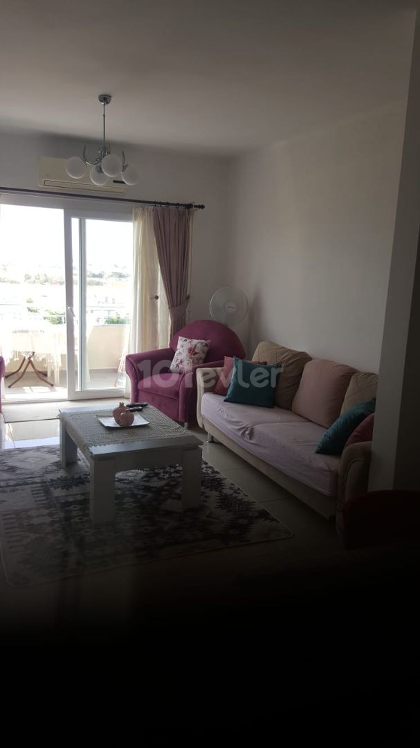 HAVUZLU SİTE İÇERSİNDE ULTRA LÜKS EŞYALI TATIL BELDESINDE SATILIK YENİ BOGAZICI 2+1 DAIRE 