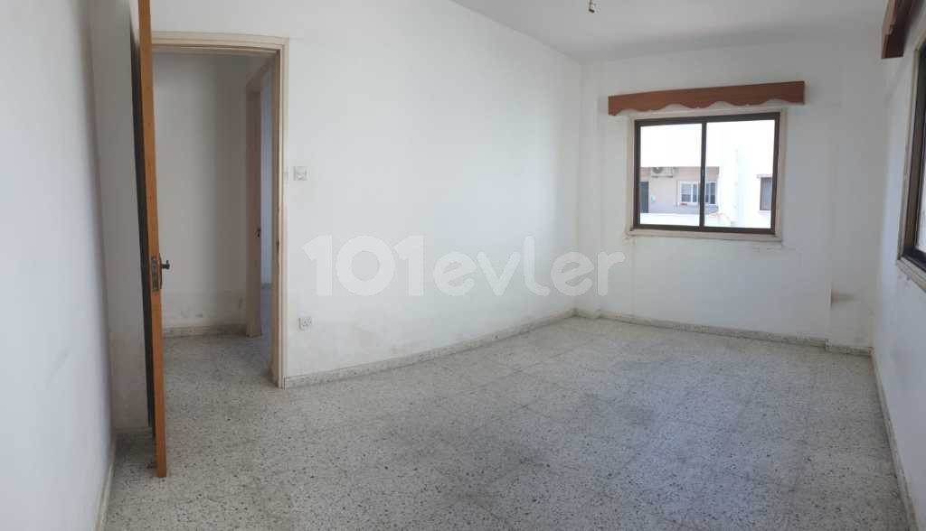 3+1 flat for urgent sale in the center of Famagusta ** 