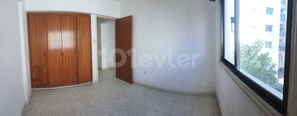 3+1 flat for urgent sale in the center of Famagusta ** 