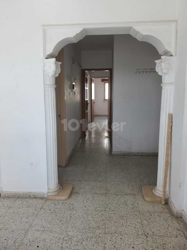 3+1 flat for urgent sale in the center of Famagusta ** 