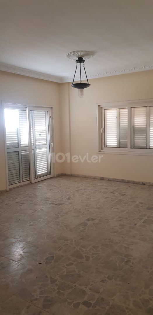 3+1 APARTMENT FOR SALE ON THE GROUND FLOOR IN GULESEREN DISTRICT, 15 METERS FROM THE SEA ** 