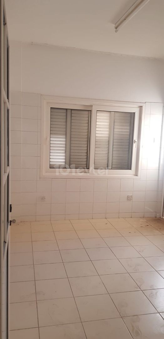 GÜLESEREN BÖLGESİNDE DENİZE 15 METRE MESAFEDE ZEMİN KAT SATILIK 3+1 DAİRE