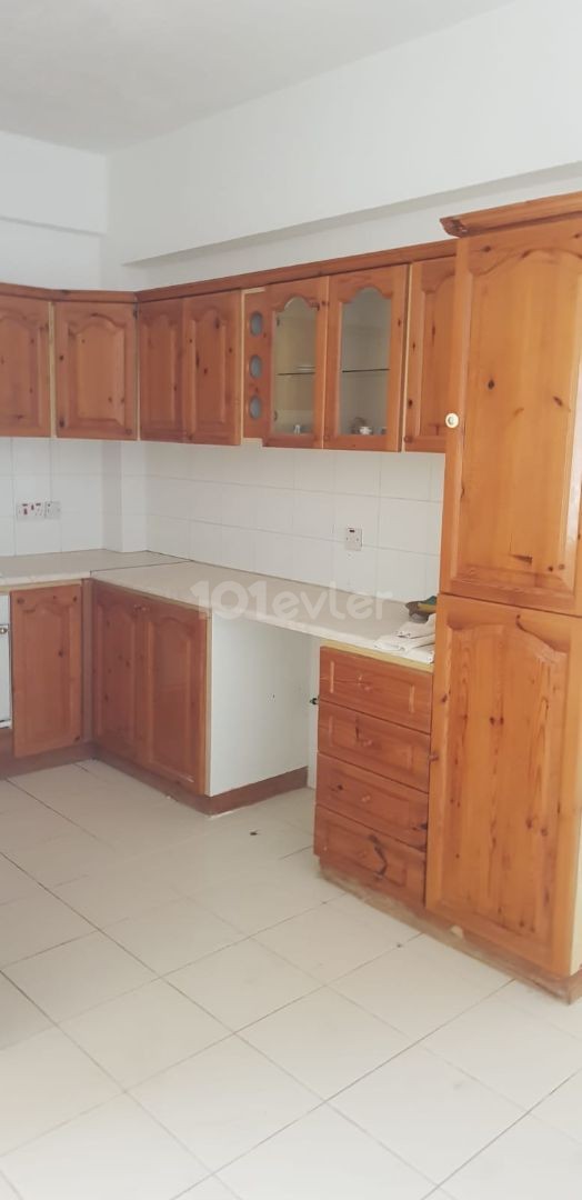 3+1 APARTMENT FOR SALE ON THE GROUND FLOOR IN GULESEREN DISTRICT, 15 METERS FROM THE SEA ** 