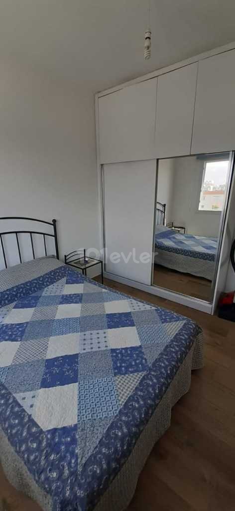 MAGUSA MERKEZDE LÜKS FULL ESYALI GENIS 2+1 DAIRE AILE APARTMANI