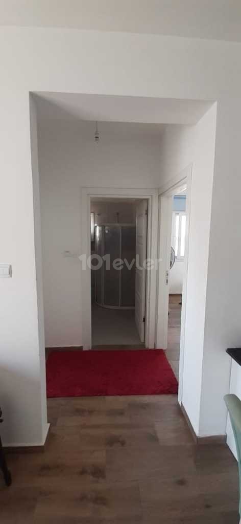 MAGUSA MERKEZDE LÜKS FULL ESYALI GENIS 2+1 DAIRE AILE APARTMANI