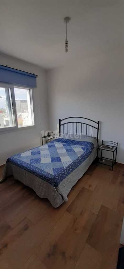 MAGUSA MERKEZDE LÜKS FULL ESYALI GENIS 2+1 DAIRE AILE APARTMANI