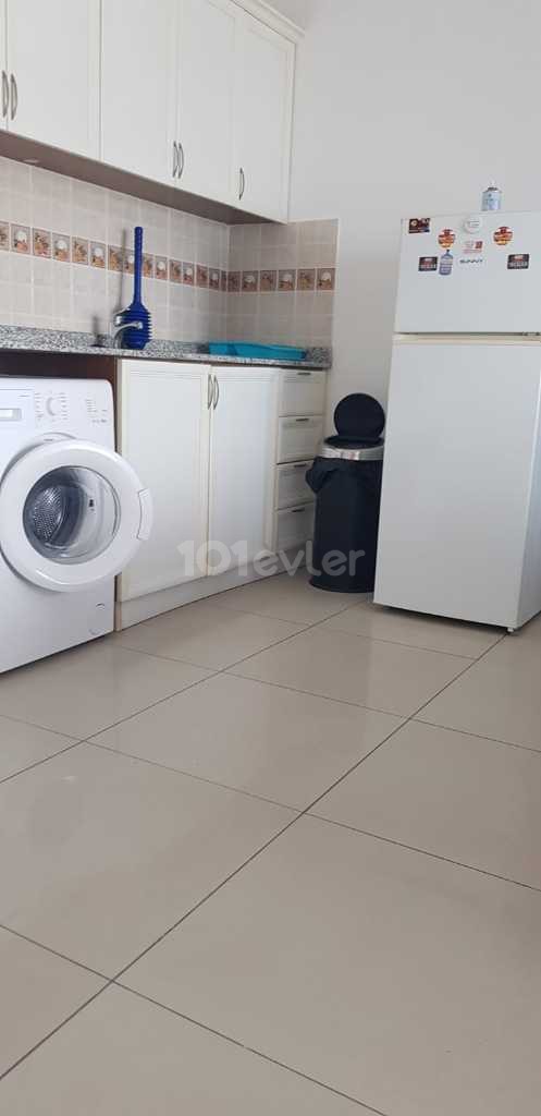 ADAKENT VE DAÜ YAKINI TEMIZ AILE APARTMANI GENIS 2+1 FULL ESYALI DAIRE