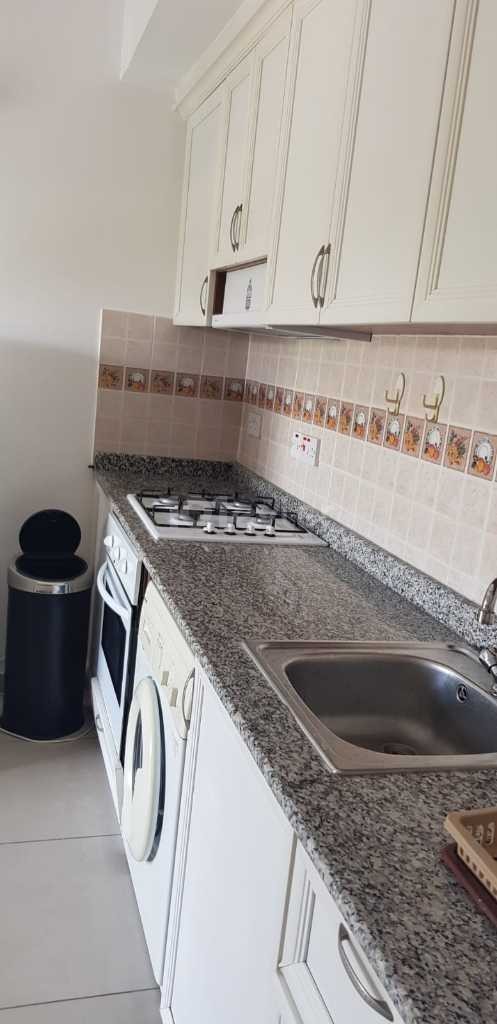 ADAKENT VE DAÜ YAKINI TEMIZ AILE APARTMANI GENIS 2+1 FULL ESYALI DAIRE