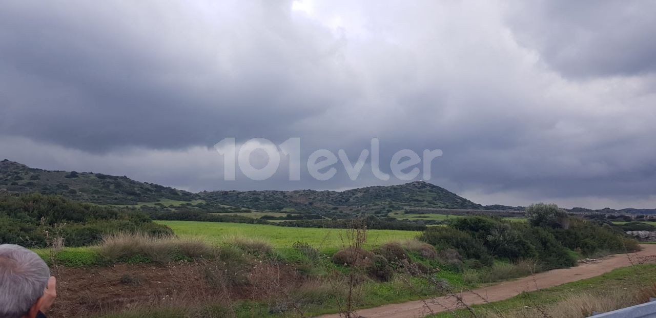 İskele Balalan deniz ve dağ manzaralı satılık arazi (imara açık)