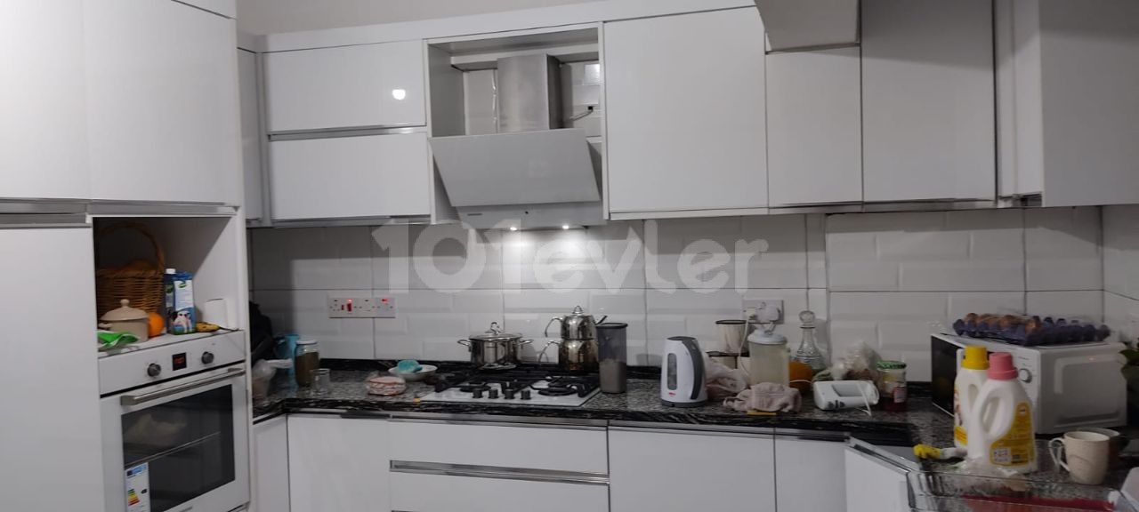 DAÜ YE YAKIN 2 DAKKİKA YÜRÜME MESAFESİNDE 3+1 SATILIK DAİRE