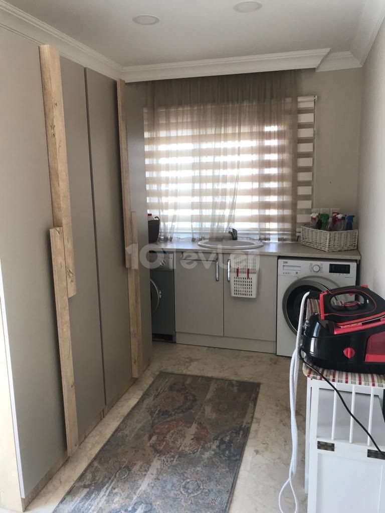 Gazimağusa Tuzla da geniş alan içerisinde çok iyi durumda, 4+2 full eşyalı satılık villa