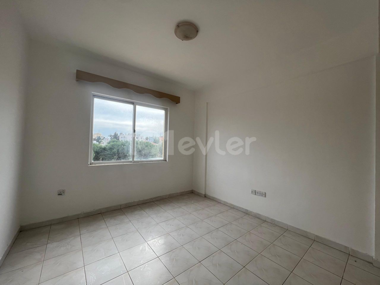 3+1 Wohnung zum Verkauf mit türkischem Titel im Bezirk Famagusta Dumlupınar